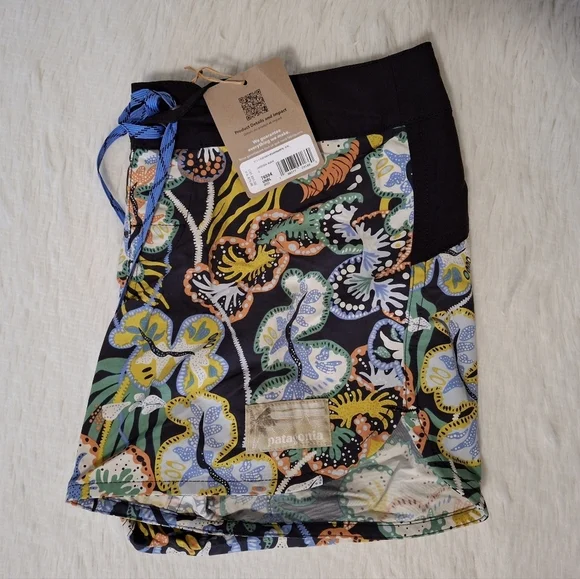 Patagonia Women's Wavefarer Boardshorts - 5 In. - Picture 6 of 8